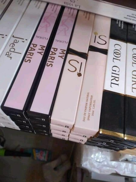 Parfums miniatures variés