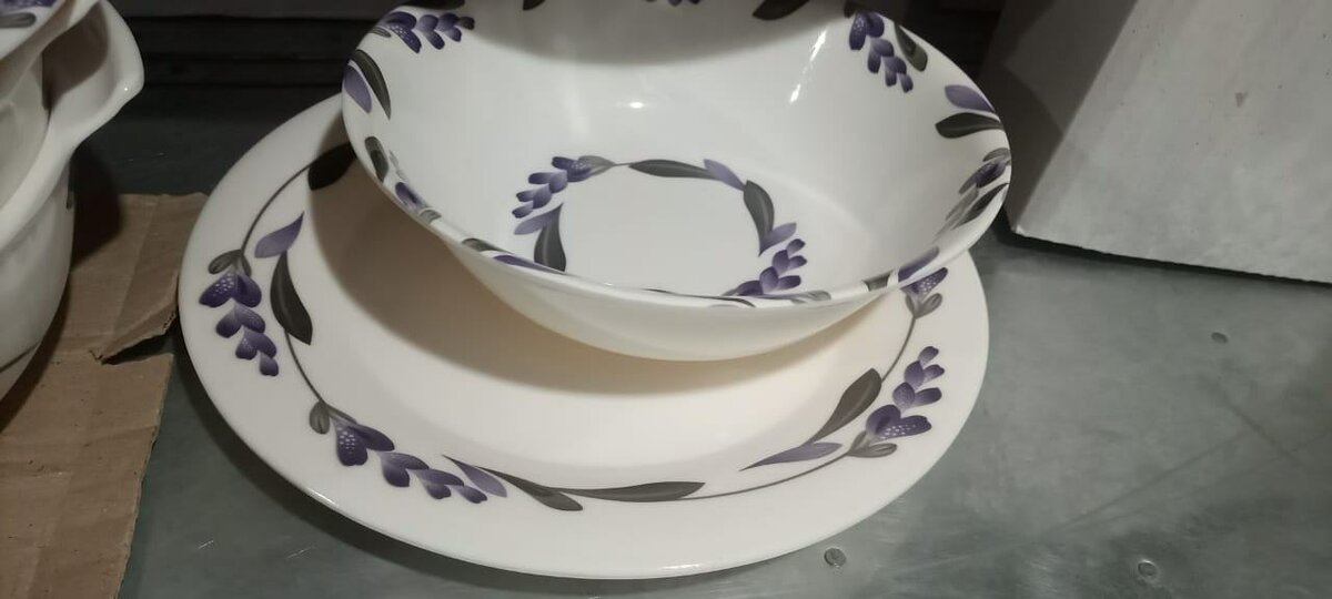 Melamine dinnerware