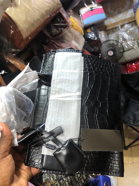 Pochette en cuir texturé