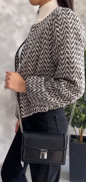 Базовая сумочка от Stradivarius черная