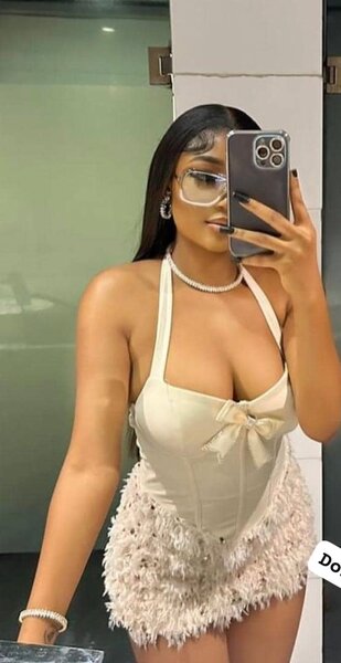 Robe cocktail dos nu élégante