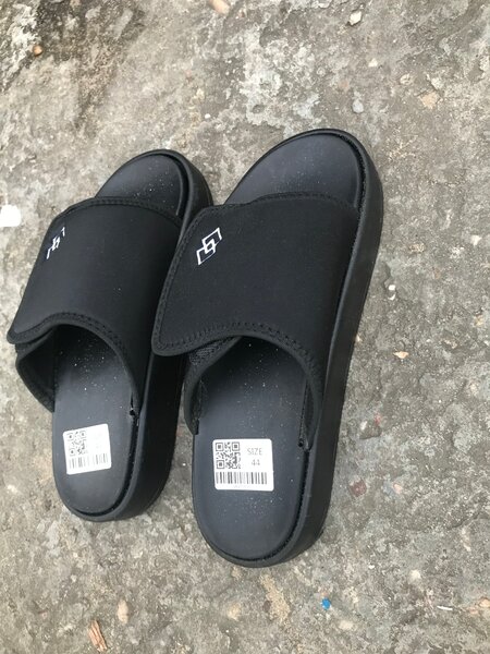 Sandales noires confortables