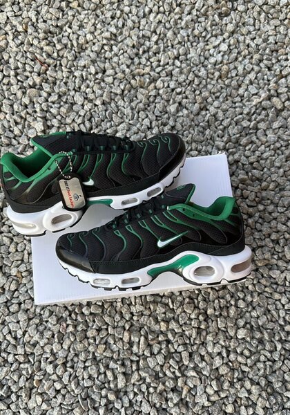 Baskets Noires et Vertes