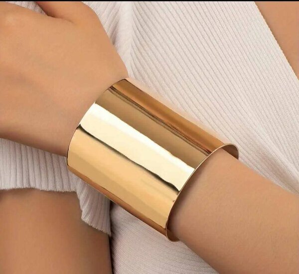 Bracelet manchette dorée