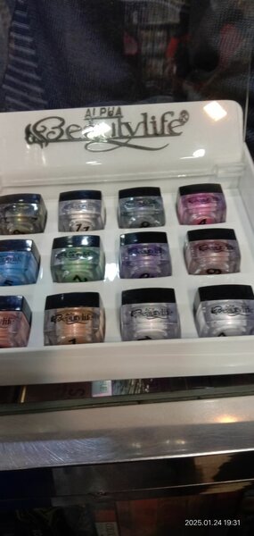 3d eyes shadow in glitters