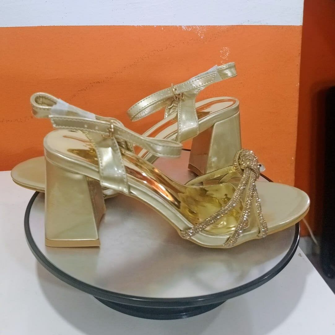 Talons hauts élégants pour femmes