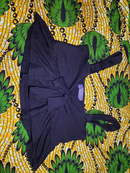 Top court en lin noir élégant