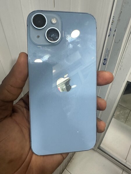 iPhone 14 simple disponible au magasin