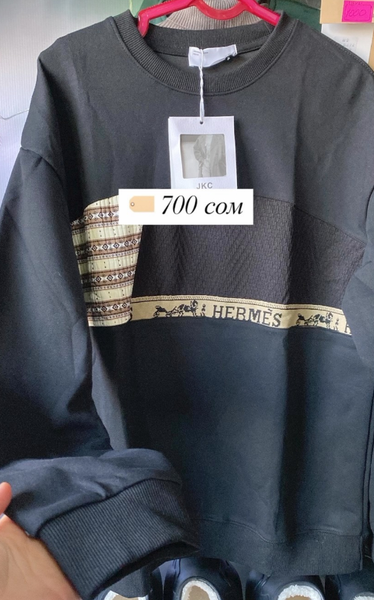 Черный свитшот