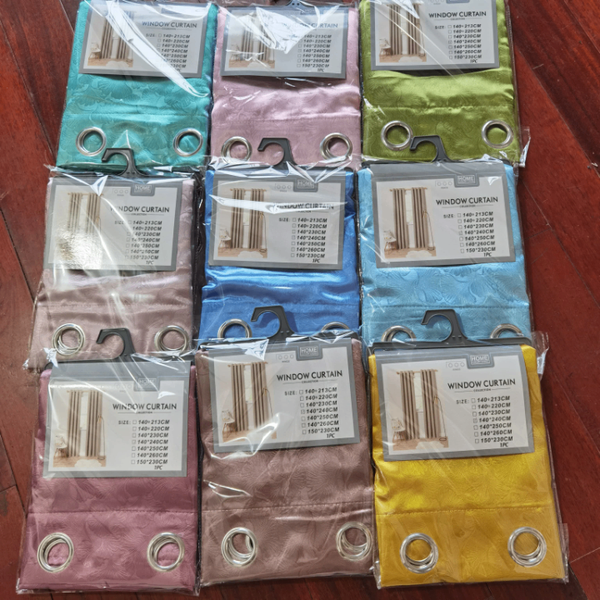 Rideaux de fenêtre colorés