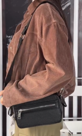 Unisex кроссбоди от BERSHKA черная