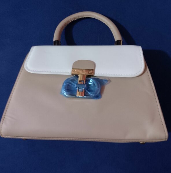 Sac à main élégant en cuir