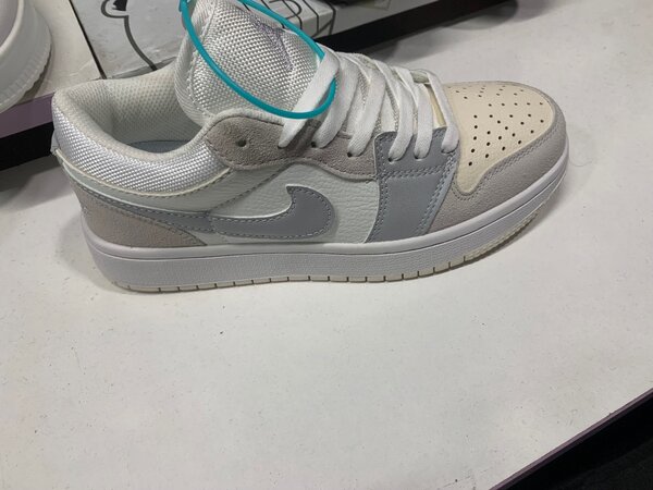 Кроссовки женски Jordan