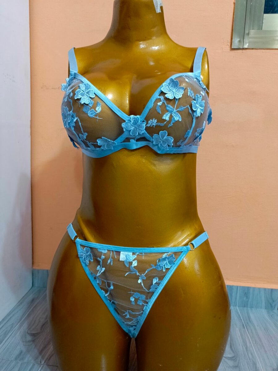 Ensemble lingerie dentelle florale