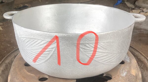 Grand chaudron en aluminium