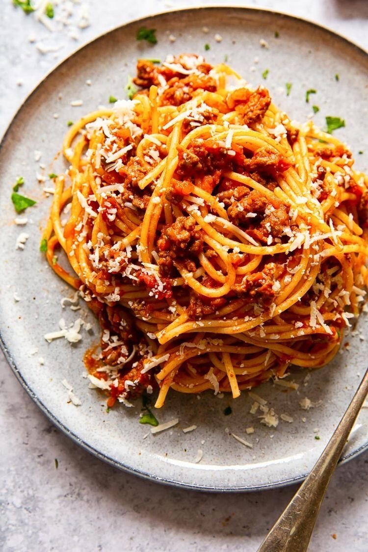 Spaghetti savoureux aux saucisses