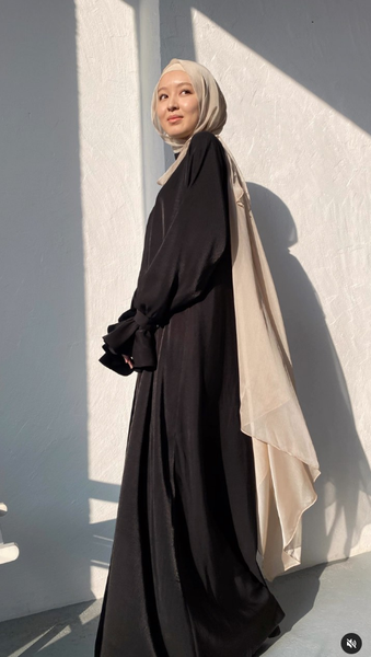 легантное платье в черном цвете