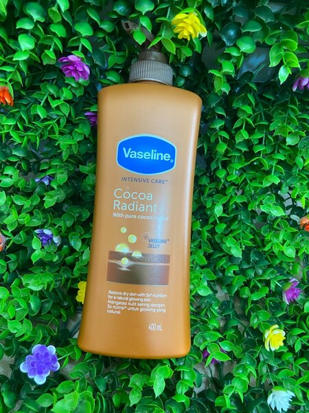 Vaseline Cacao  radiant 300ml