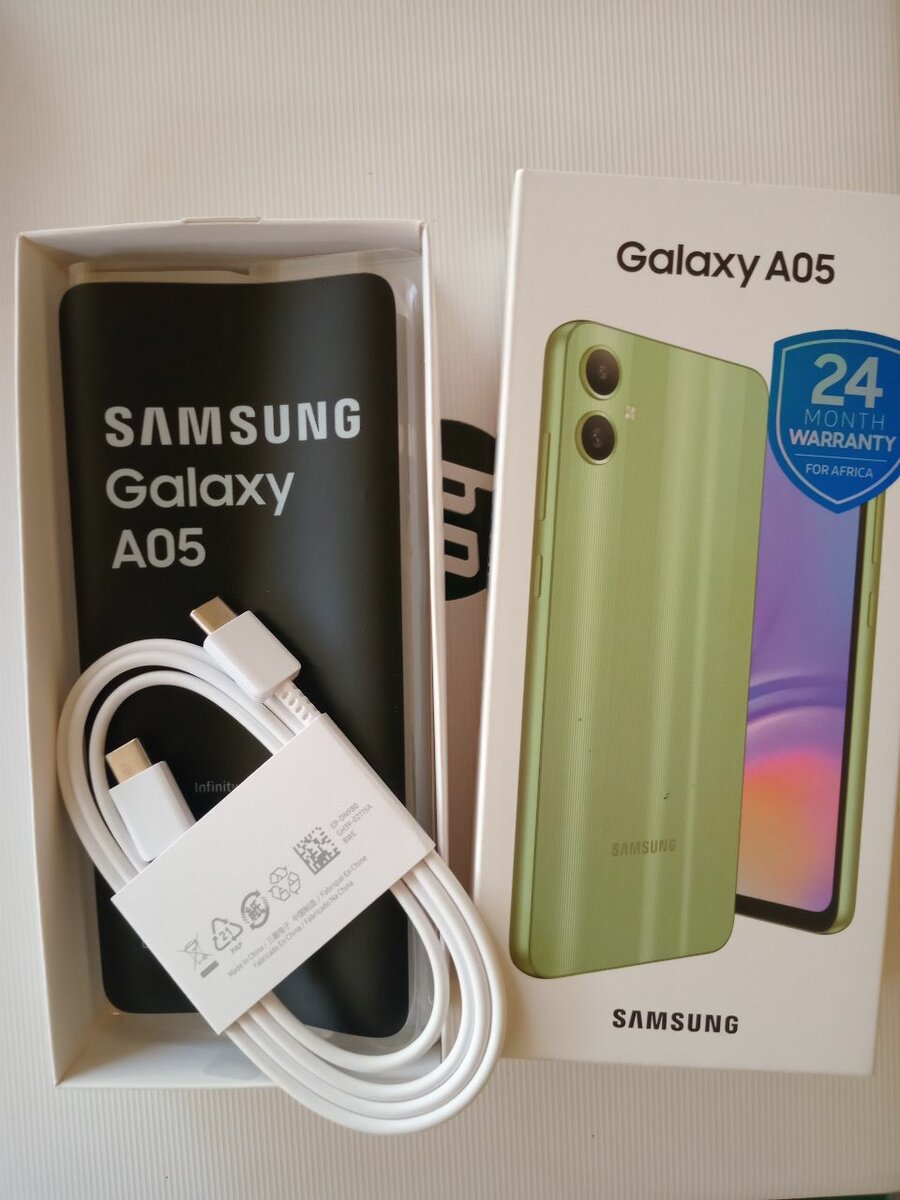 Samsung A05 avec le carton