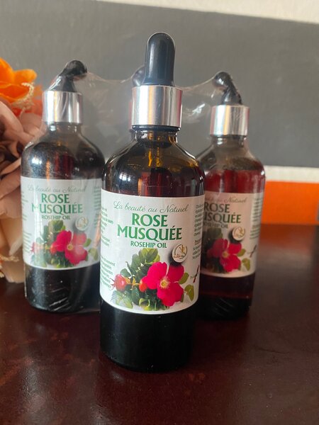 Huile de rose de damas et huile de rose musquée