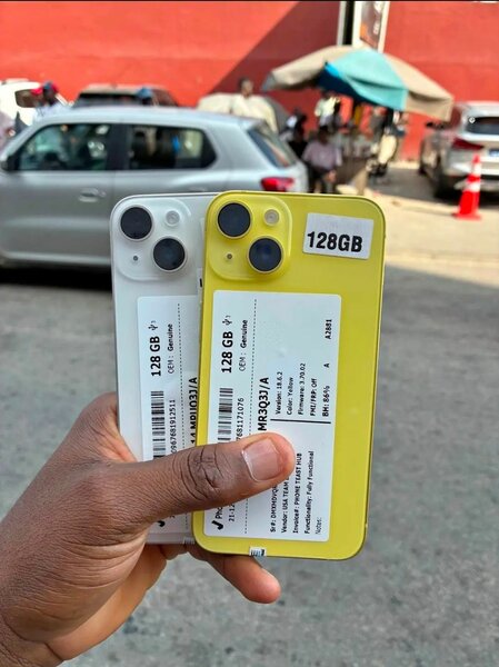 iPhone 128GB Blanc et Jaune