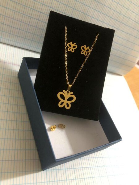 Chaîne et boucles d'oreilles