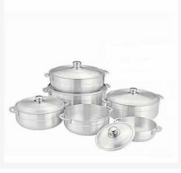 Ensemble de casseroles en aluminium