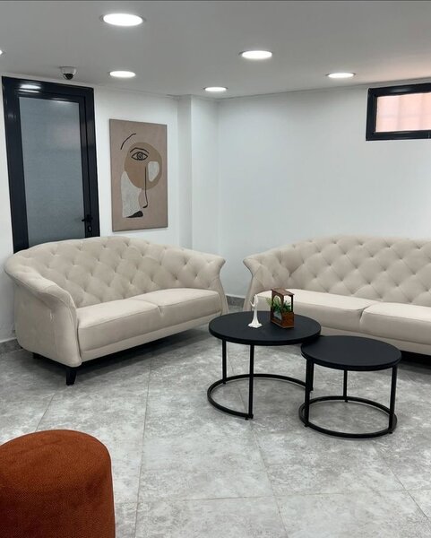 Canapé élégant en velours crème