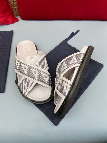 Sandales croisées élégantes