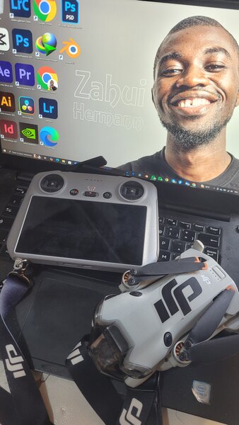 Drone avec télécommande intelligente