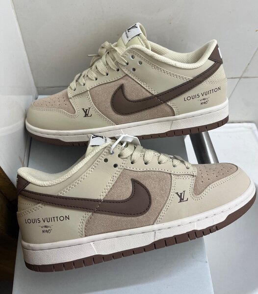 SB Dunk Low/ Luis Vuitton