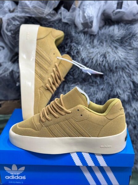 Adidas disponible pour les hommes