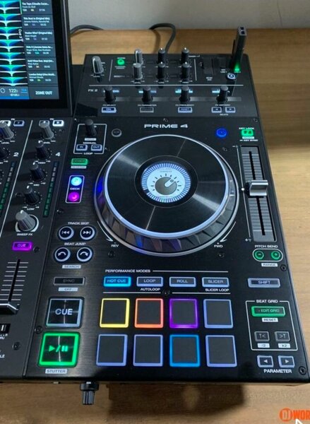 Contrôleur DJ Prime 4