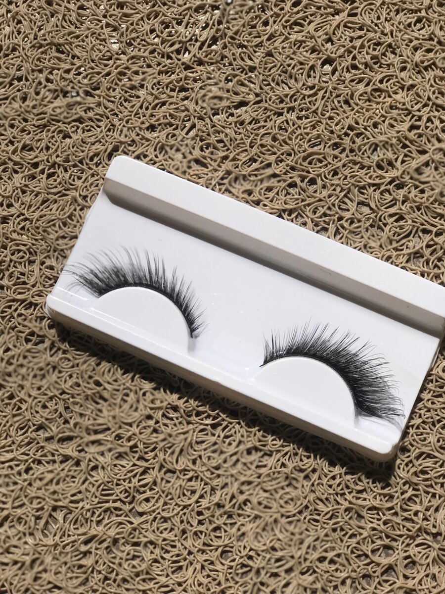 Fox eye lashes