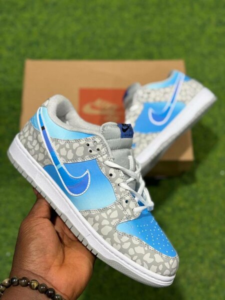 Baskets bleu et gris tendance