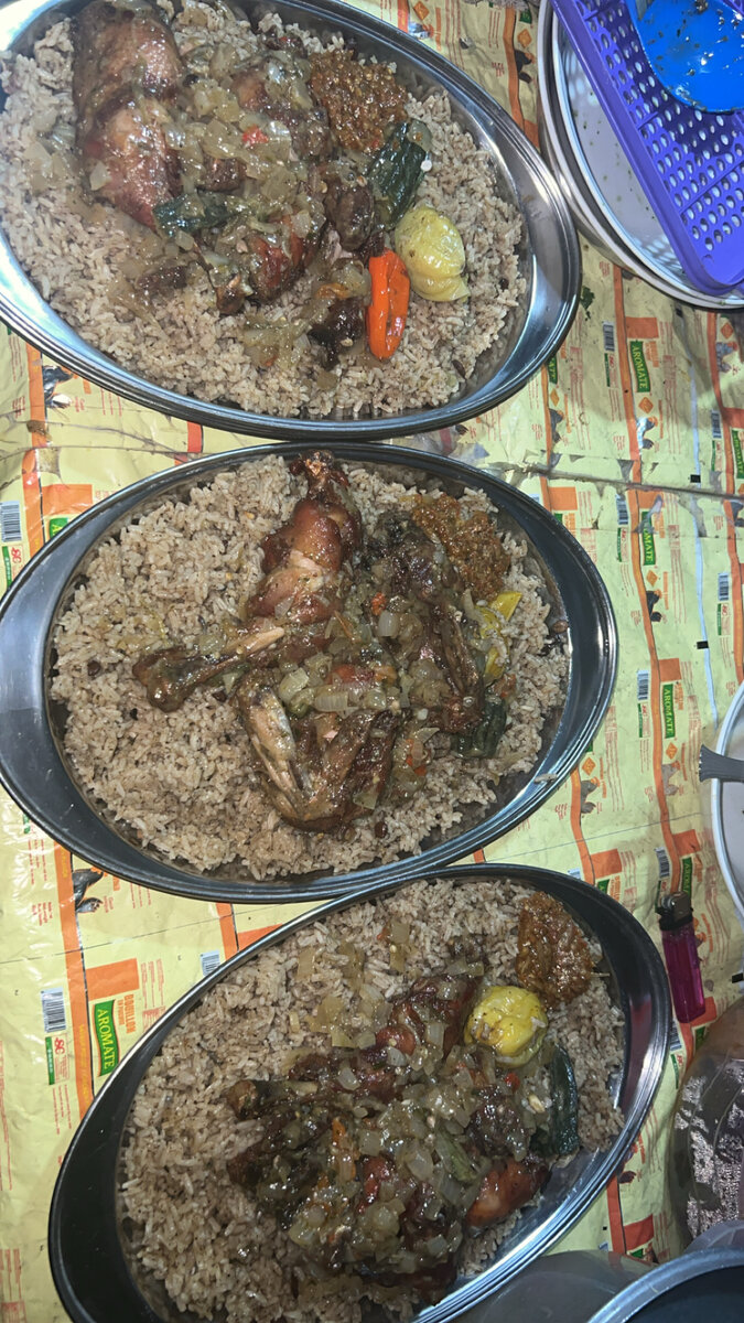 Poulet grillé avec riz soumara