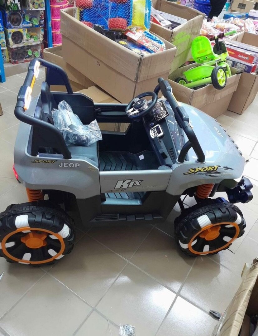 Voiture électrique et télécommandée de 0 a 6 ans