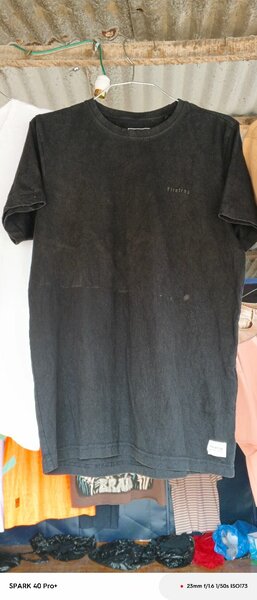 T-shirt noire unisexe