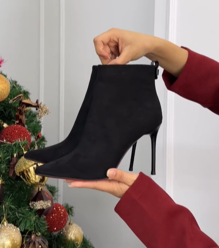 Замшевые ботильоны с острым носиком черные