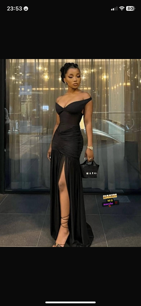 Robe Noire Épaule Dénudée