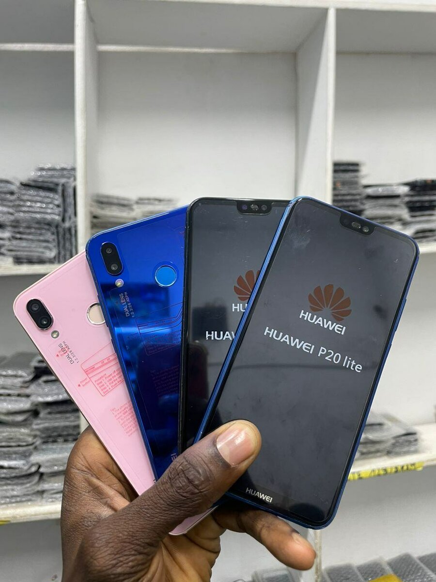 HUAWEI P20 LITE (128GB-6RAM) QUASI NEUF