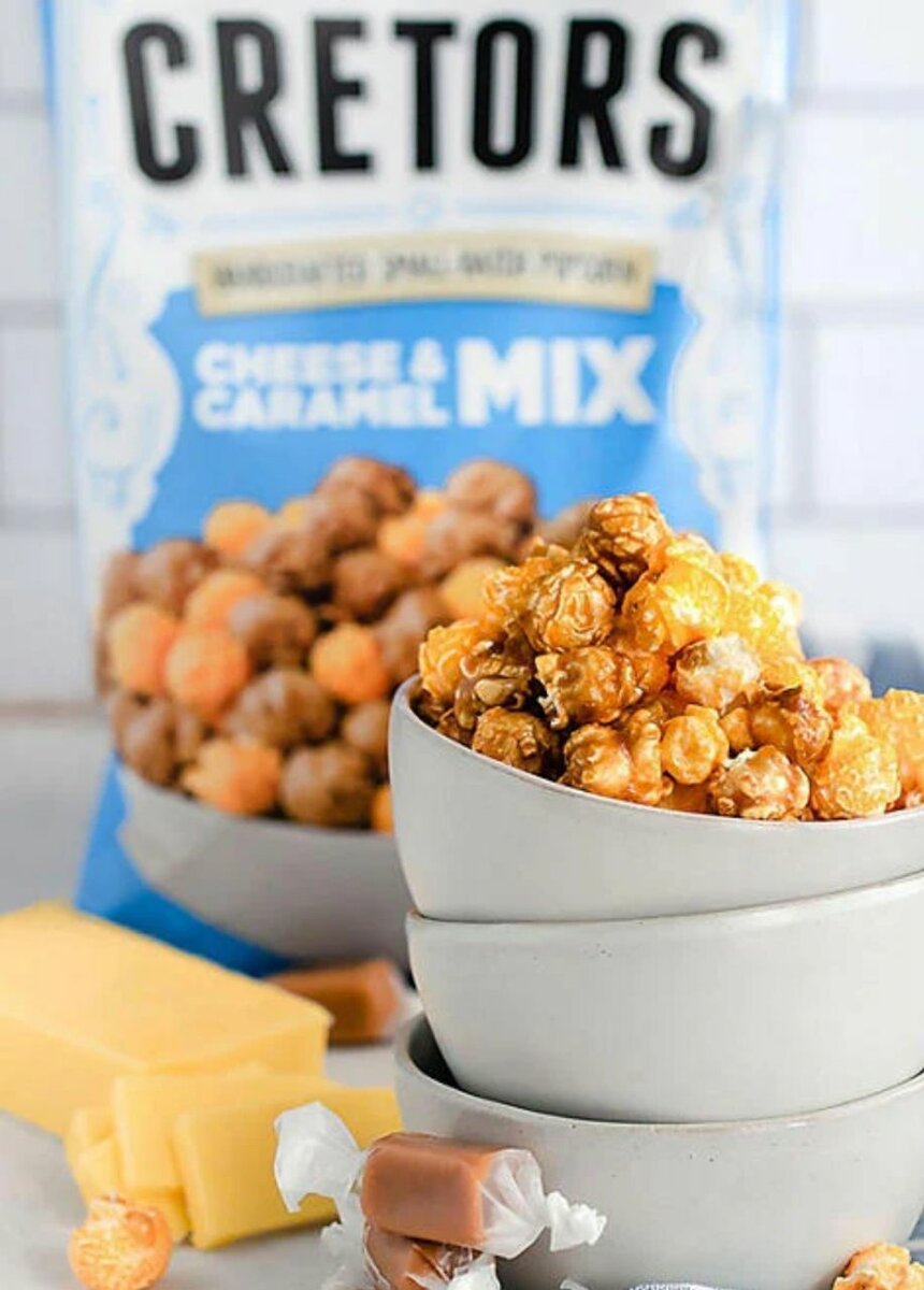 Popcorn mix cheddar caramel