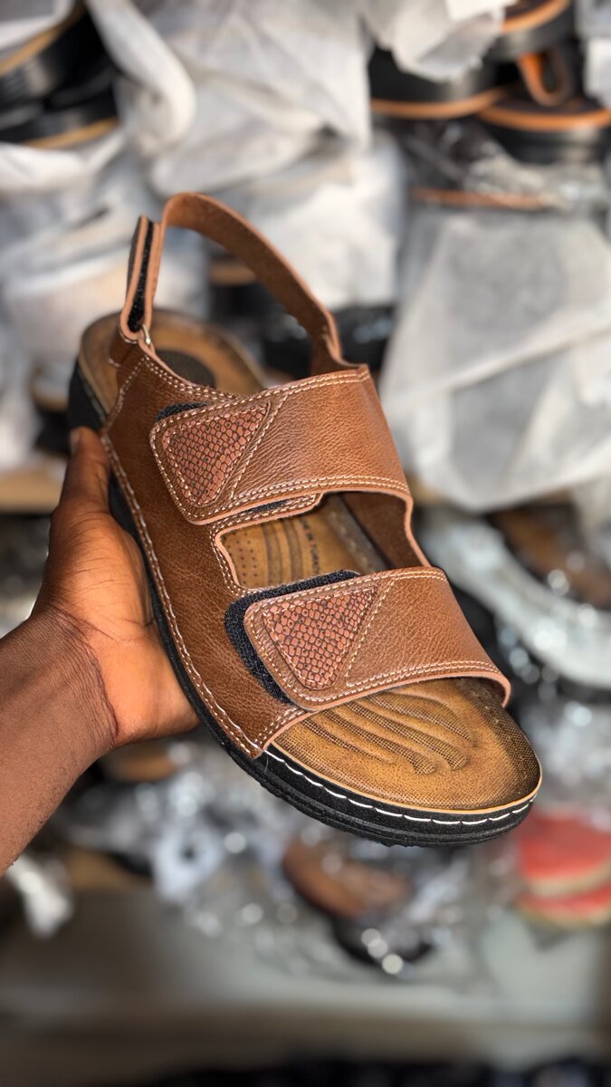 Sandales en cuir ajustables