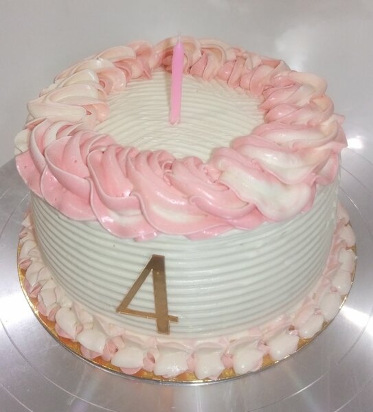 Gâteau d'anniversaire rose