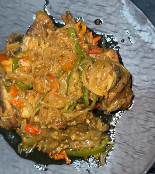 poulet sauté avec attiéké