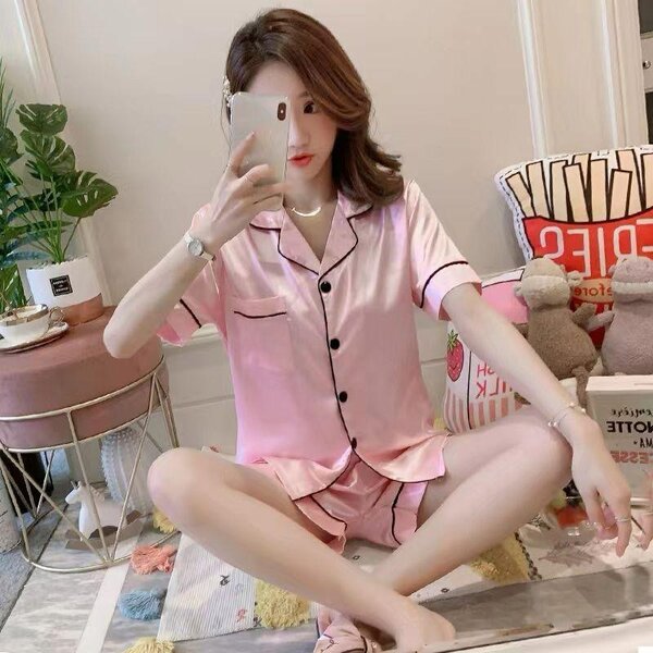 Pyjama court en satin rose