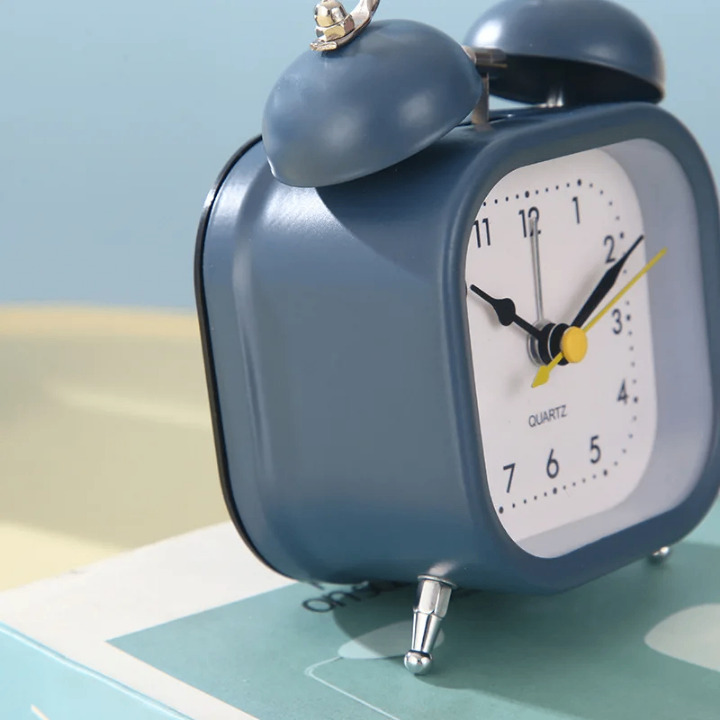 Réveil rétro en métal