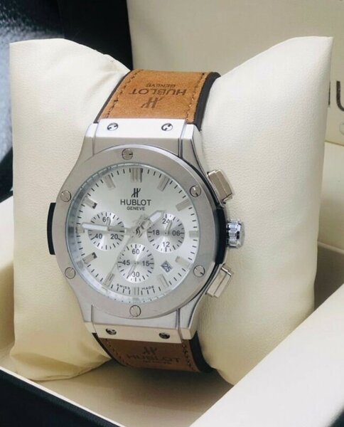 Montre Chronographe en Cuir Élegante