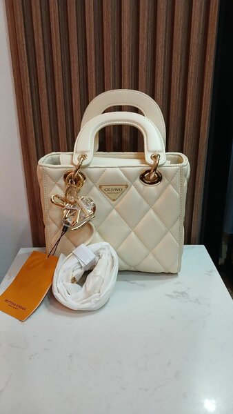 Sac à main élégant cuir beige