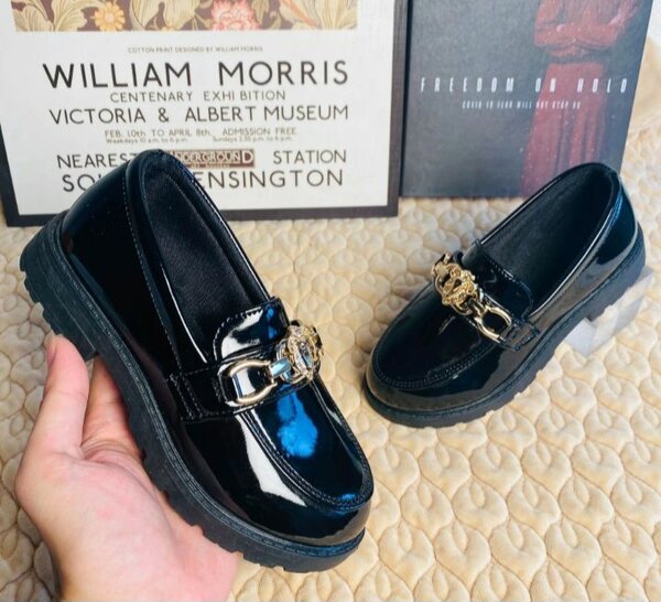 Mocassins vernis élégants